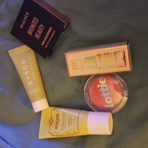 bundle of beauty items - Picture 5 of 6
